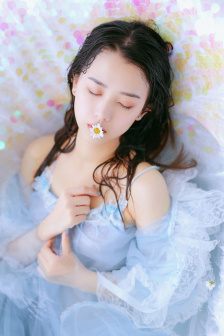 无人区卡一卡二卡三乱码MV